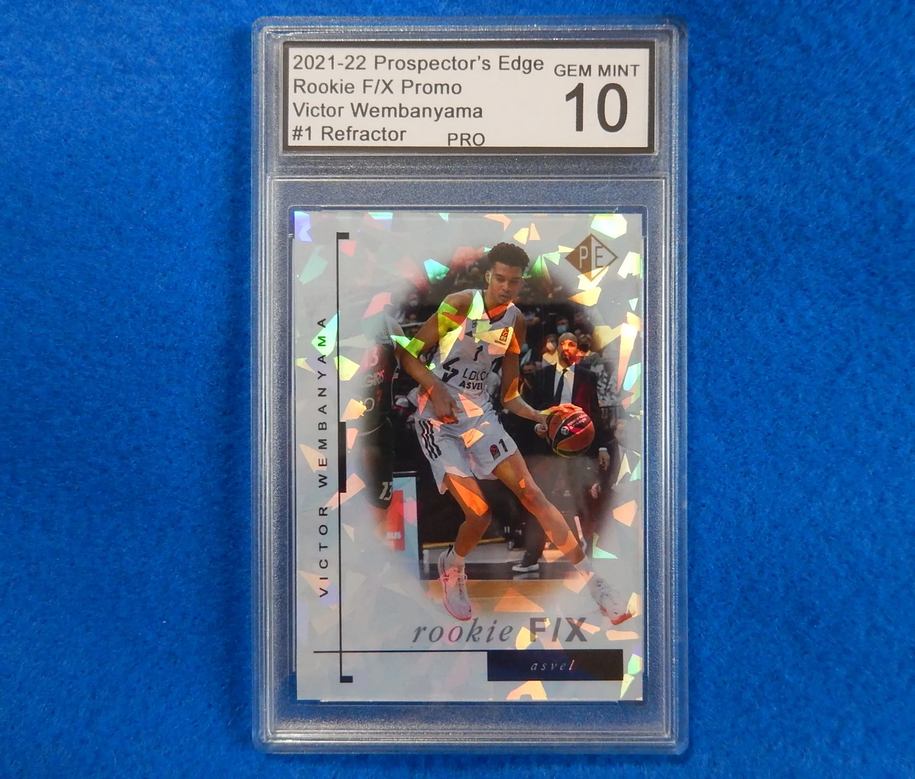 Victor Wembanyama Graded Refractor Rookie Basketball Card